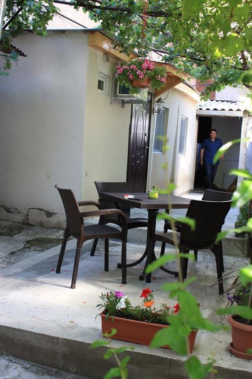 Guesthouse On Benashvili Tbilisi Exteriör bild